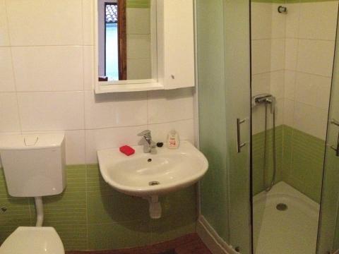 A1-bathroom.jpg