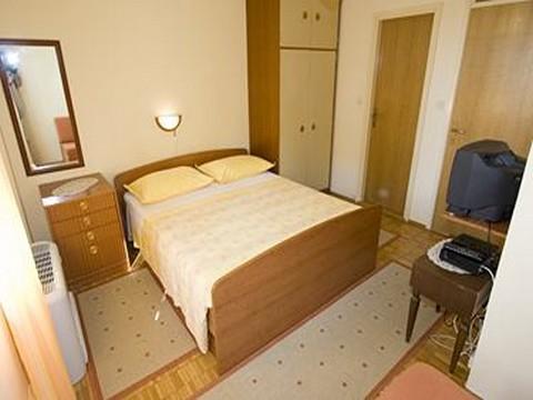 Apartament 8  3