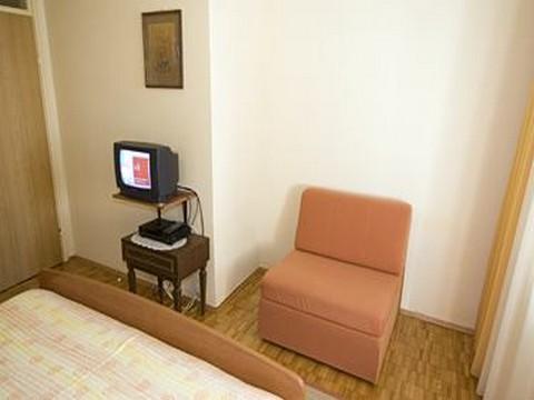 Apartament 8  4